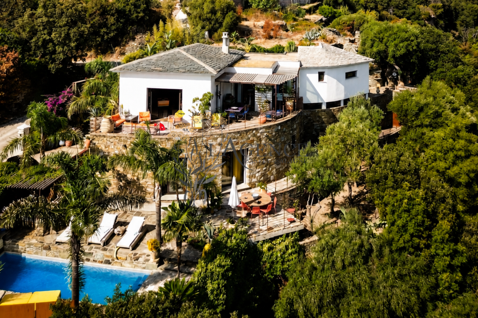 Maison 6 pièces 220 m² · à Brando · 220 m² · 1 480 000 €